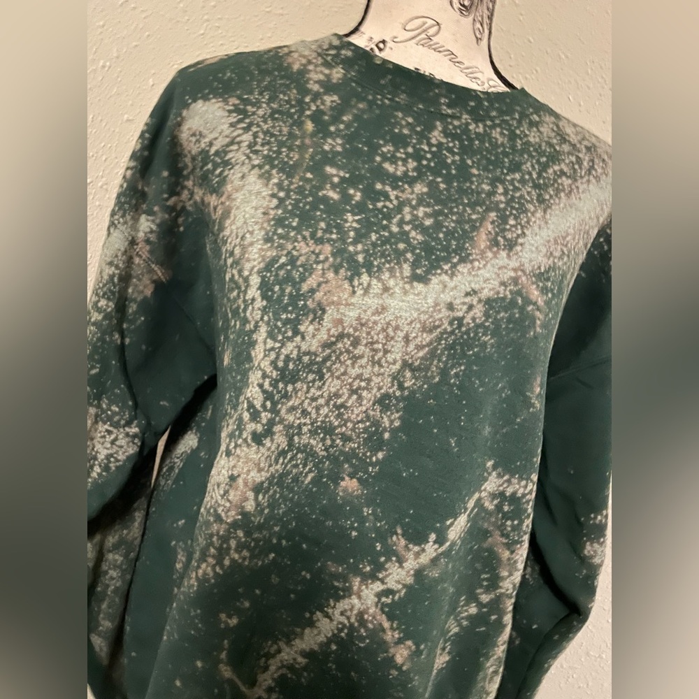 Women’s Distressed pullover